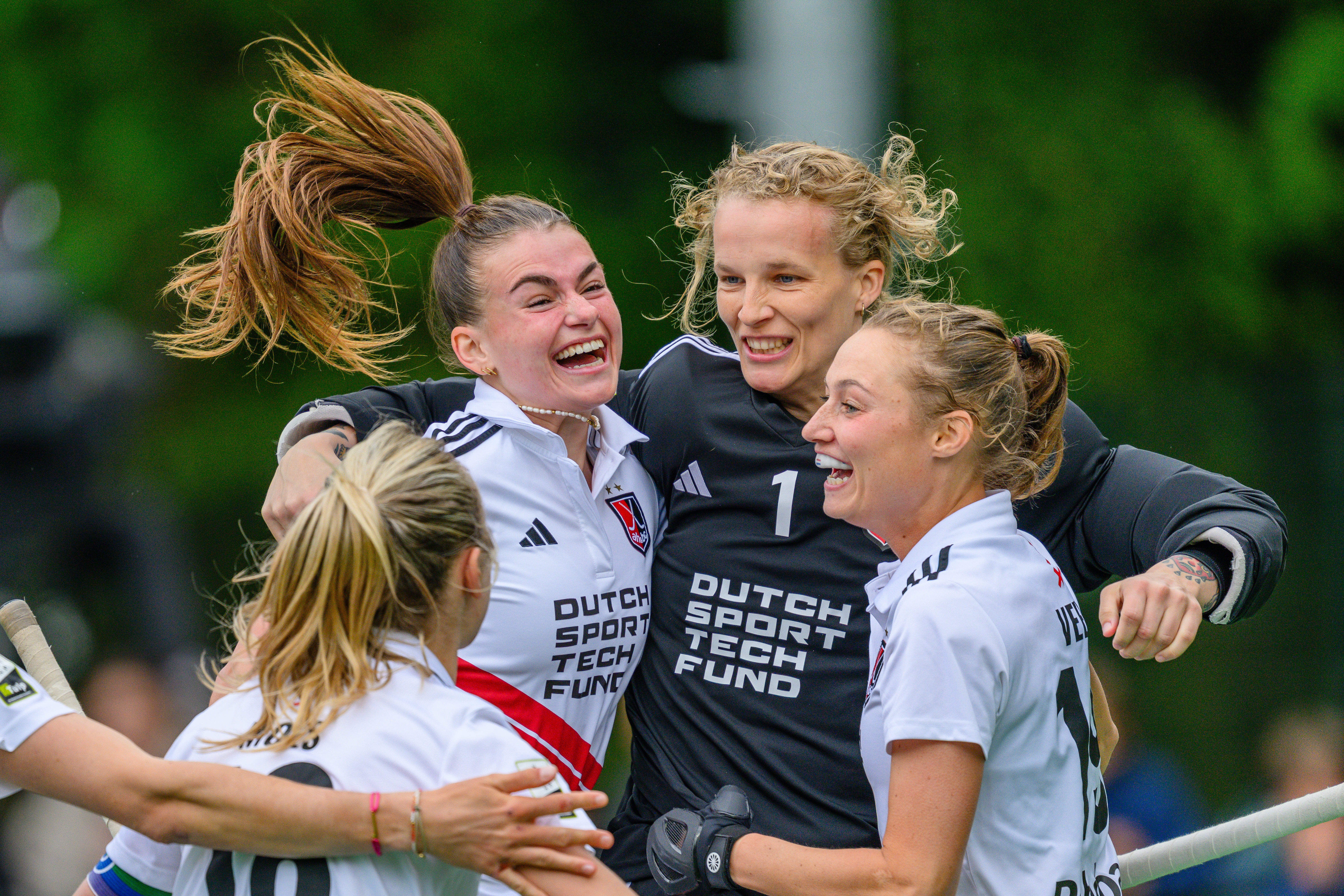 Samenvattingen play-offs: Den Bosch en Amsterdam naar finale